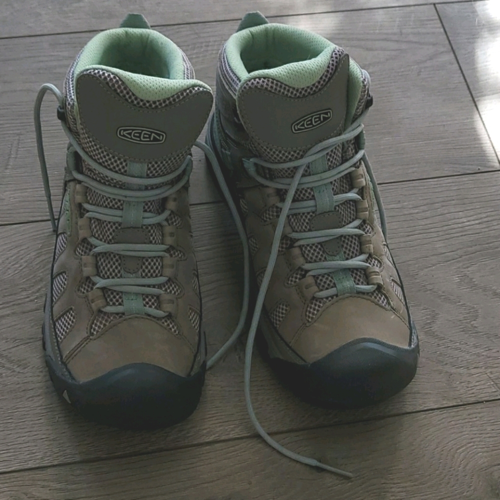 NWOT Keen Green/Tan Mid Hiking Boots sz 10